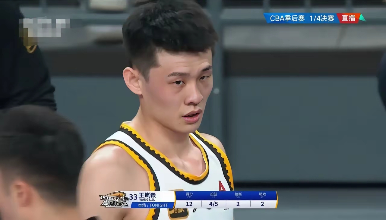 爱游戏（ayx）-李苑鑫出战22分钟，投篮7中3得到10分9篮板1助攻1抢断1(詹姆斯得到18分3篮板5助攻1抢断)