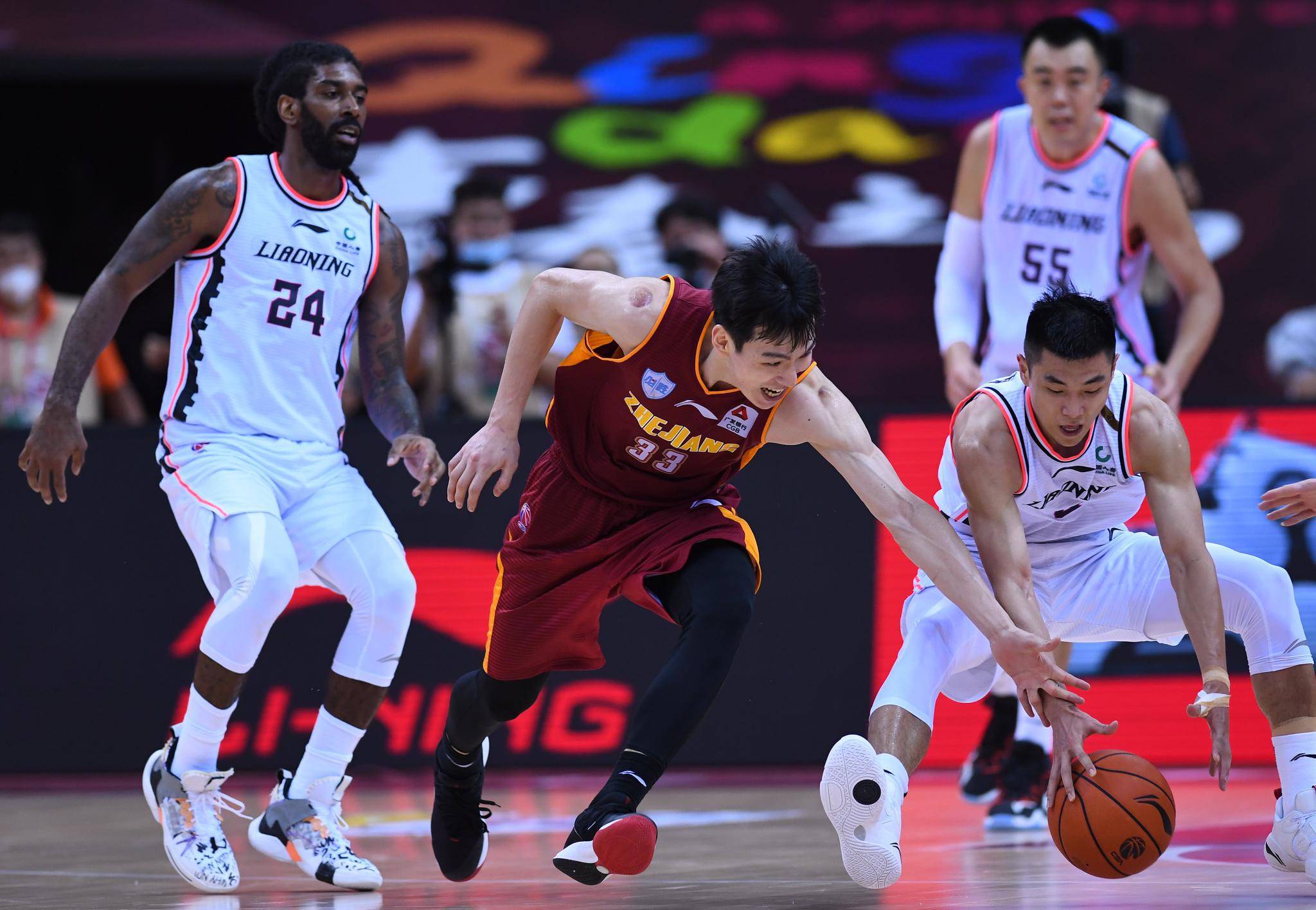 爱游戏（ayx）-吴前19分浙江大胜辽宁豪取7连胜(cba浙江33号 吴前)