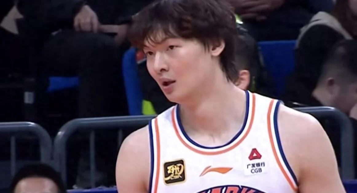 爱游戏（ayx）-李弘权21分上海大胜广东张宁21分山西负同曦(96年台海事件三个叛徒是谁)
